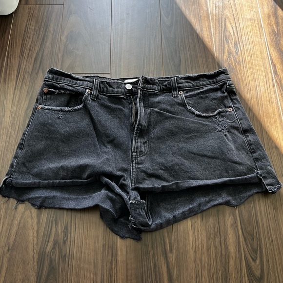 Abercrombie Mom High Rise Short - Black Denim - Size 33 - Picture 2 of 8